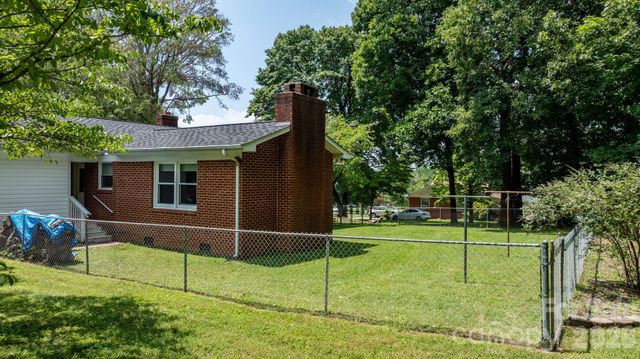 704 4th Street SW, Conover, NC 28613