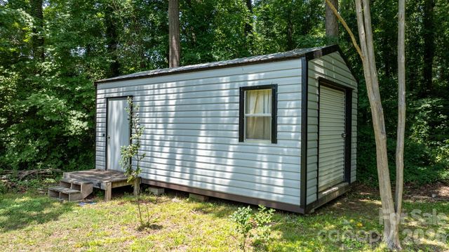 704 4th Street SW, Conover, NC 28613