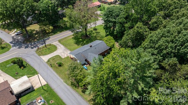 704 4th Street SW, Conover, NC 28613