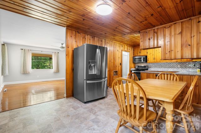 704 4th Street SW, Conover, NC 28613