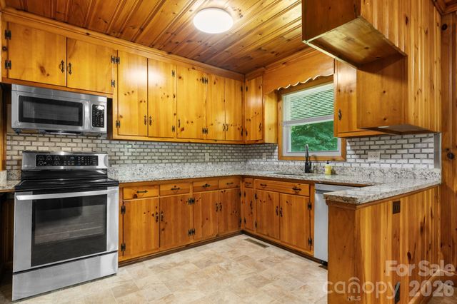 704 4th Street SW, Conover, NC 28613