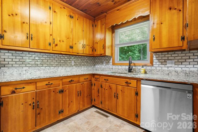 704 4th Street SW, Conover, NC 28613