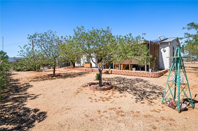 7125 W Agua Fria Drive, Golden Valley, AZ 86413