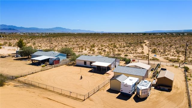 7125 W Agua Fria Drive, Golden Valley, AZ 86413