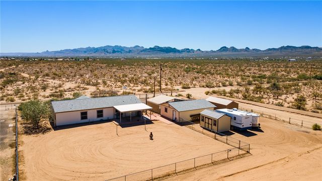 7125 W Agua Fria Drive, Golden Valley, AZ 86413