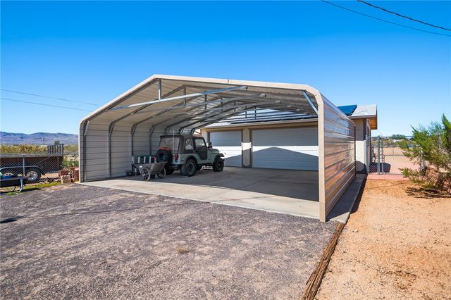 7125 W Agua Fria Drive, Golden Valley, AZ 86413