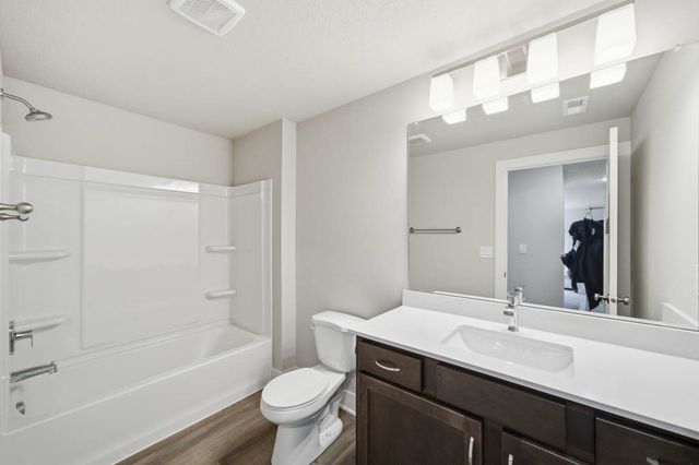 14242 Northpark Drive, Urbandale, IA 50323