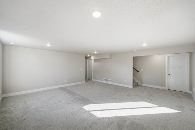 14242 Northpark Drive, Urbandale, IA 50323