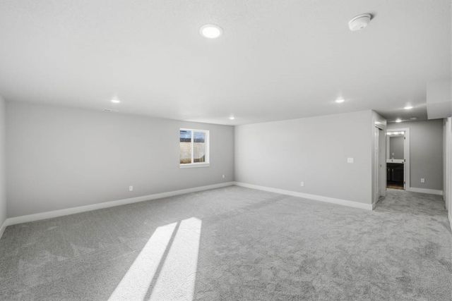 14242 Northpark Drive, Urbandale, IA 50323