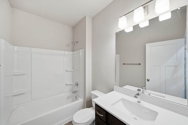 14242 Northpark Drive, Urbandale, IA 50323