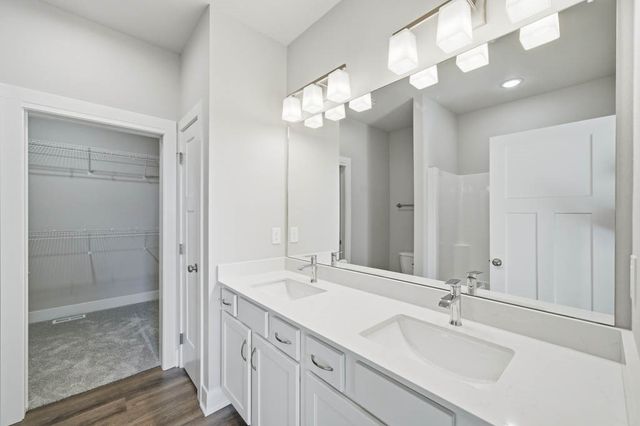 14242 Northpark Drive, Urbandale, IA 50323