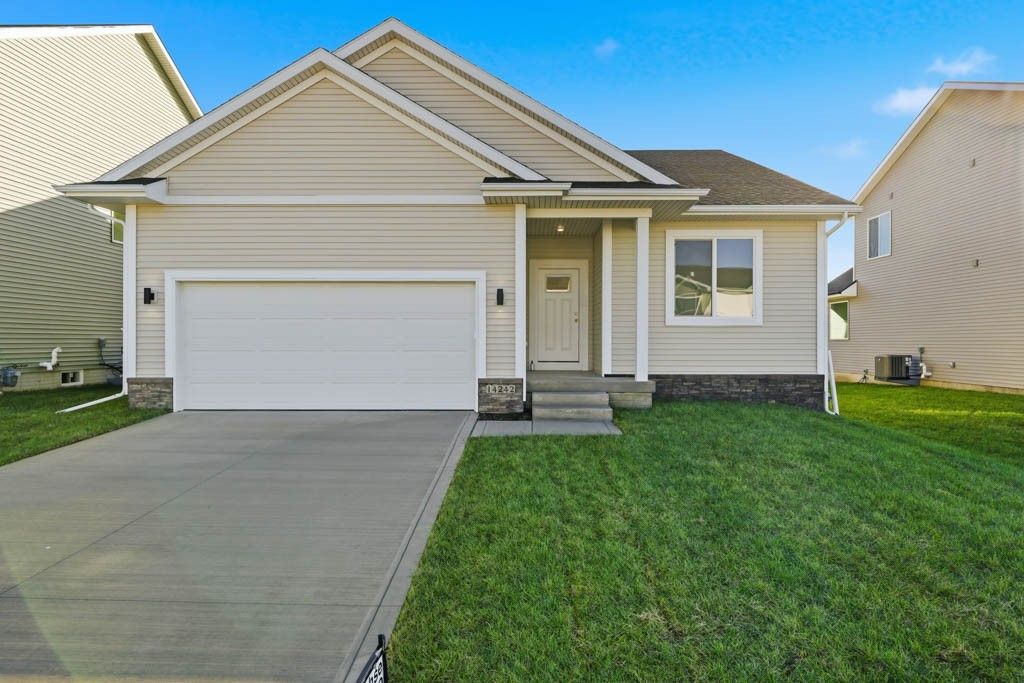 14242 Northpark Drive, Urbandale, IA 50323