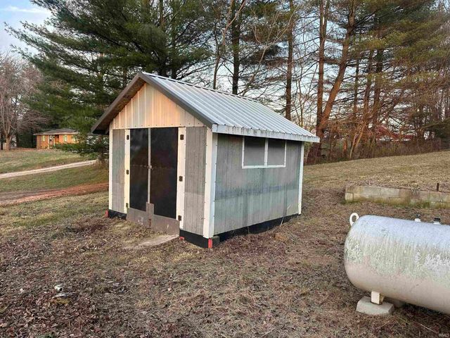 7685 N Cr 550 E, Grandview, IN 47615