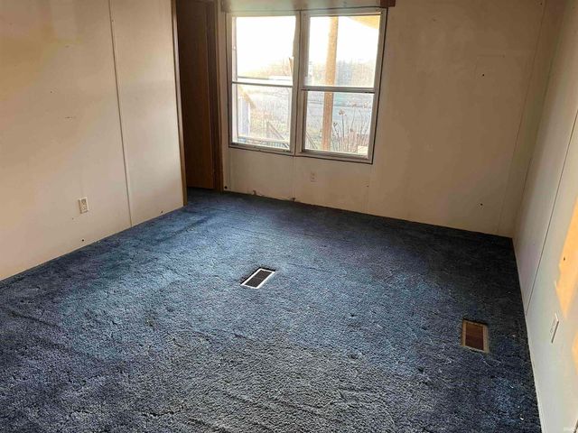 7685 N Cr 550 E, Grandview, IN 47615