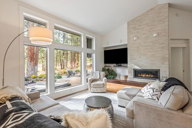 60755 Currant Way, Bend, OR 97702