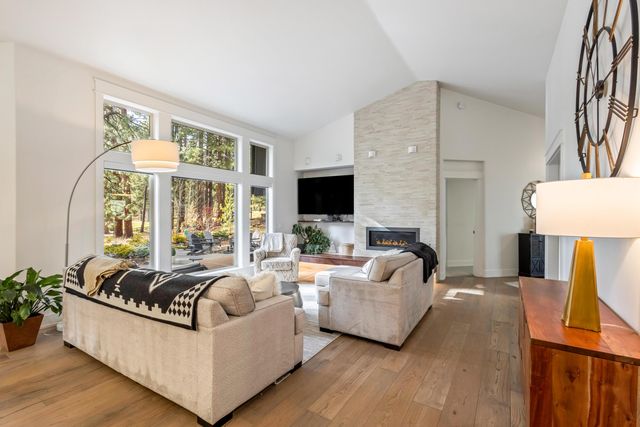 60755 Currant Way, Bend, OR 97702