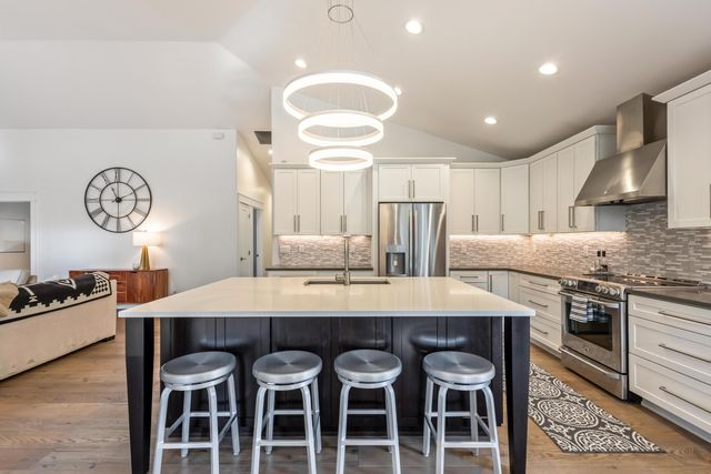 60755 Currant Way, Bend, OR 97702