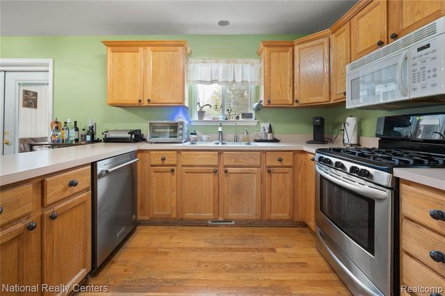 3910 Forest Edge Drive, Commerce Twp, MI 48382