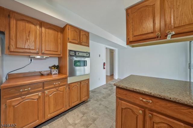 6 Concord Dr, Franklin Twp., NJ 08873