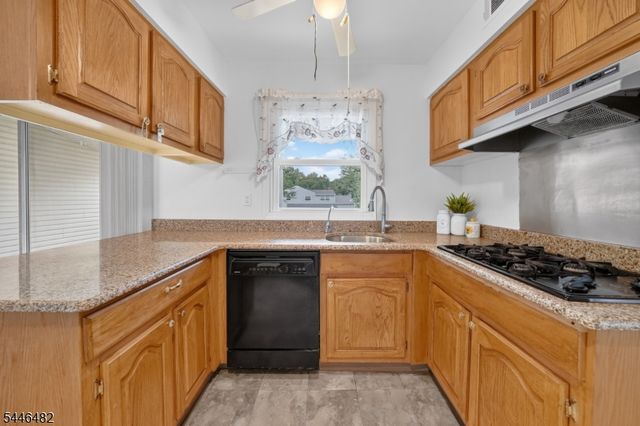 6 Concord Dr, Franklin Twp., NJ 08873