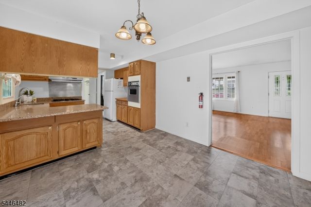 6 Concord Dr, Franklin Twp., NJ 08873