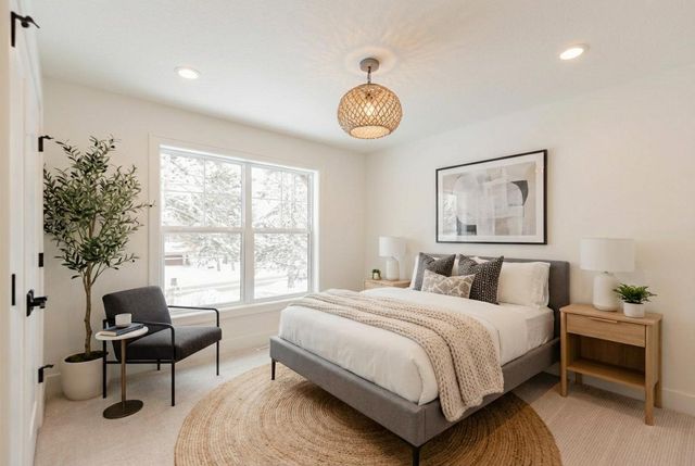 2816 Oxford Street N, Roseville, MN 55126