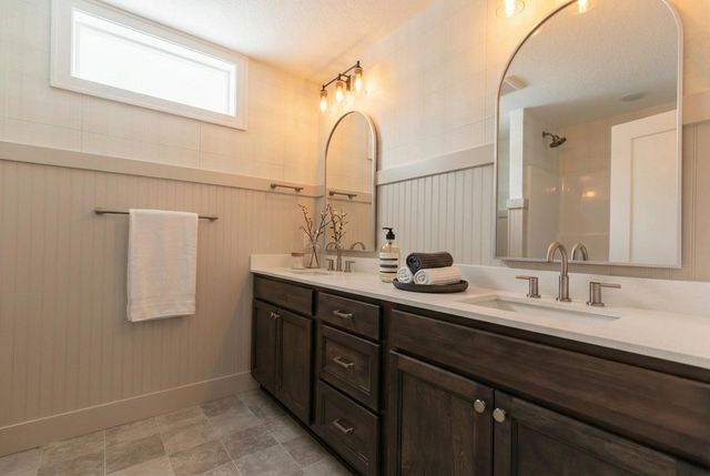 2816 Oxford Street N, Roseville, MN 55126