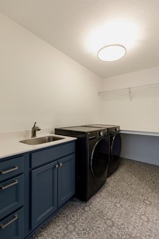 2816 Oxford Street N, Roseville, MN 55126