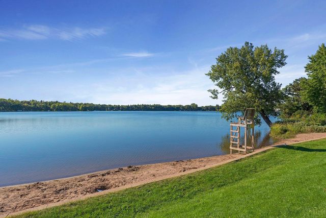 2816 Oxford Street N, Roseville, MN 55126