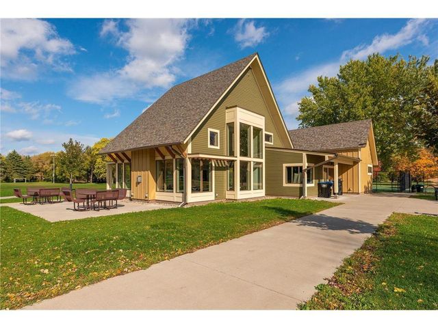 2816 Oxford Street N, Roseville, MN 55126