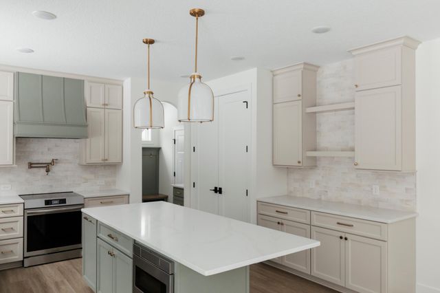 2816 Oxford Street N, Roseville, MN 55126