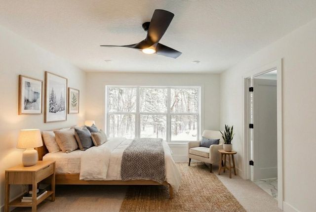 2816 Oxford Street N, Roseville, MN 55126