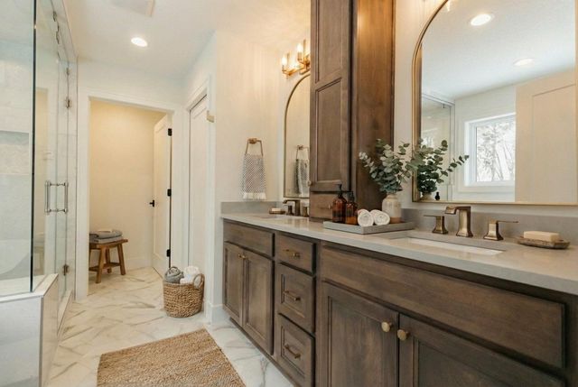 2816 Oxford Street N, Roseville, MN 55126