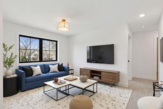 2816 Oxford Street N, Roseville, MN 55126