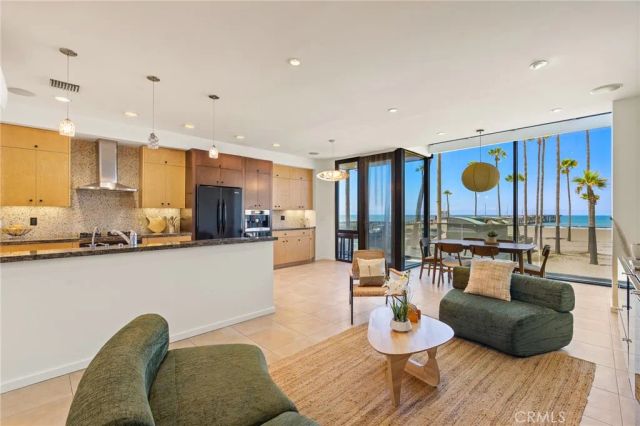 3009 Ocean Front Walk, Venice, CA 90291