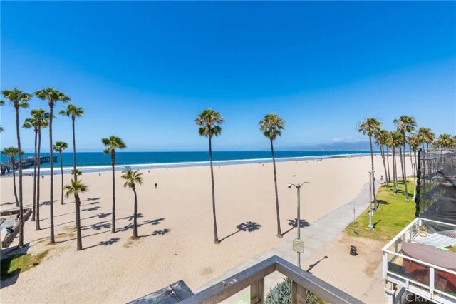 3009 Ocean Front Walk, Venice, CA 90291