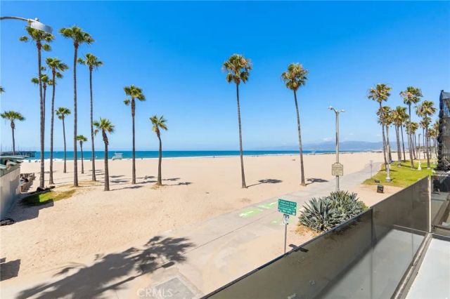 3009 Ocean Front Walk, Venice, CA 90291