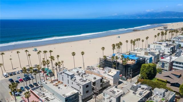3009 Ocean Front Walk, Venice, CA 90291