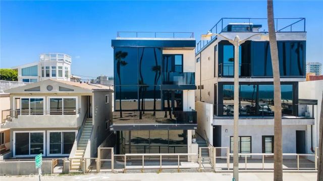 3009 Ocean Front Walk, Venice, CA 90291