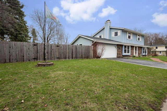 1000 School DRIVE, Waukesha, WI 53189