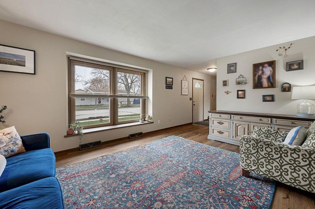 1000 School DRIVE, Waukesha, WI 53189