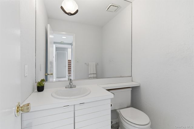 100 Northgate Circle, Melville, NY 11747