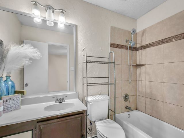 1722 Circle Creek Drive, Lewisville, TX 75067