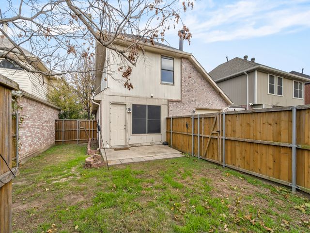 1722 Circle Creek Drive, Lewisville, TX 75067