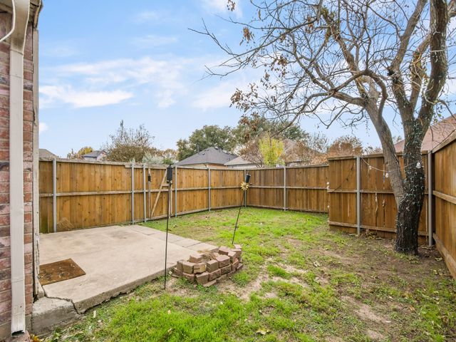 1722 Circle Creek Drive, Lewisville, TX 75067