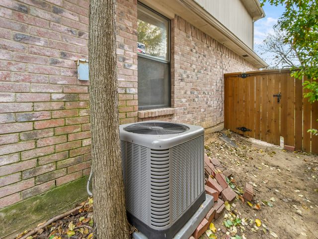 1722 Circle Creek Drive, Lewisville, TX 75067