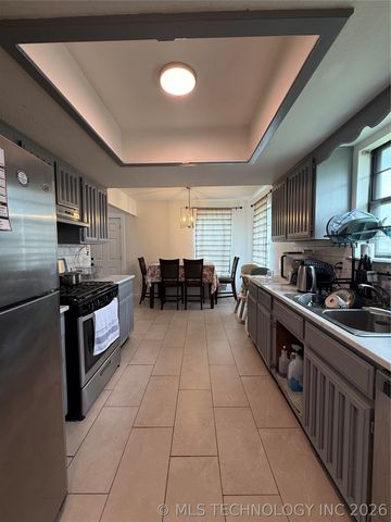 11207 S 1st Street, Jenks, OK 74037