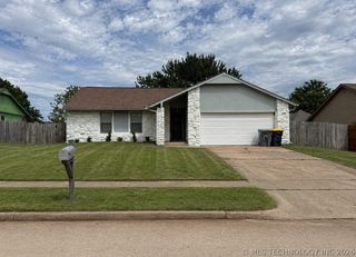 11207 S 1st Street, Jenks, OK 74037