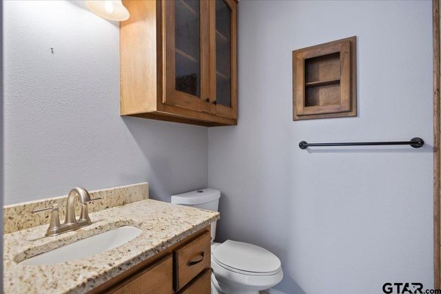 14733 County Road 384, Tyler, TX 75708