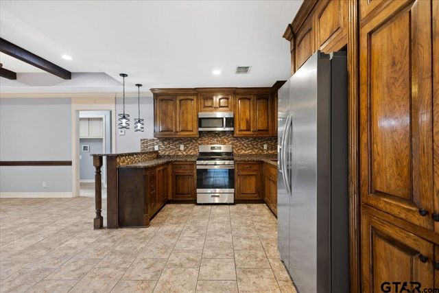 14733 County Road 384, Tyler, TX 75708